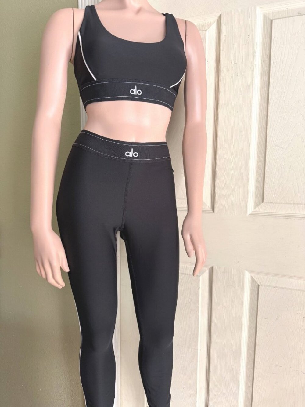 Size S Small Alo Yoga Black Two Piece Set Sports Bra & High Waist Leggings Women